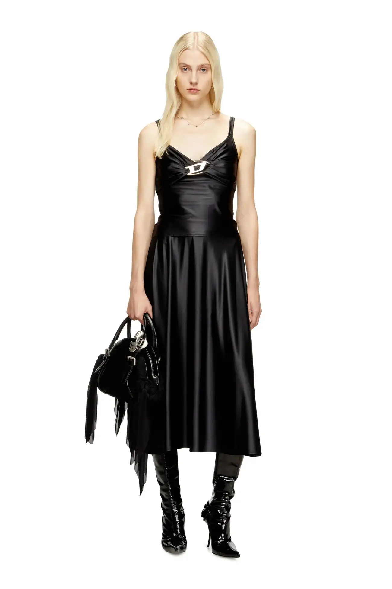 גופיה מבריקה עם כיווצים ולוחית לוגו - שחור – תמונה 3