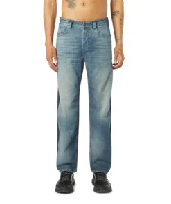 2024 - די מאקס ג׳ינס בגזרה רגילה - כחול