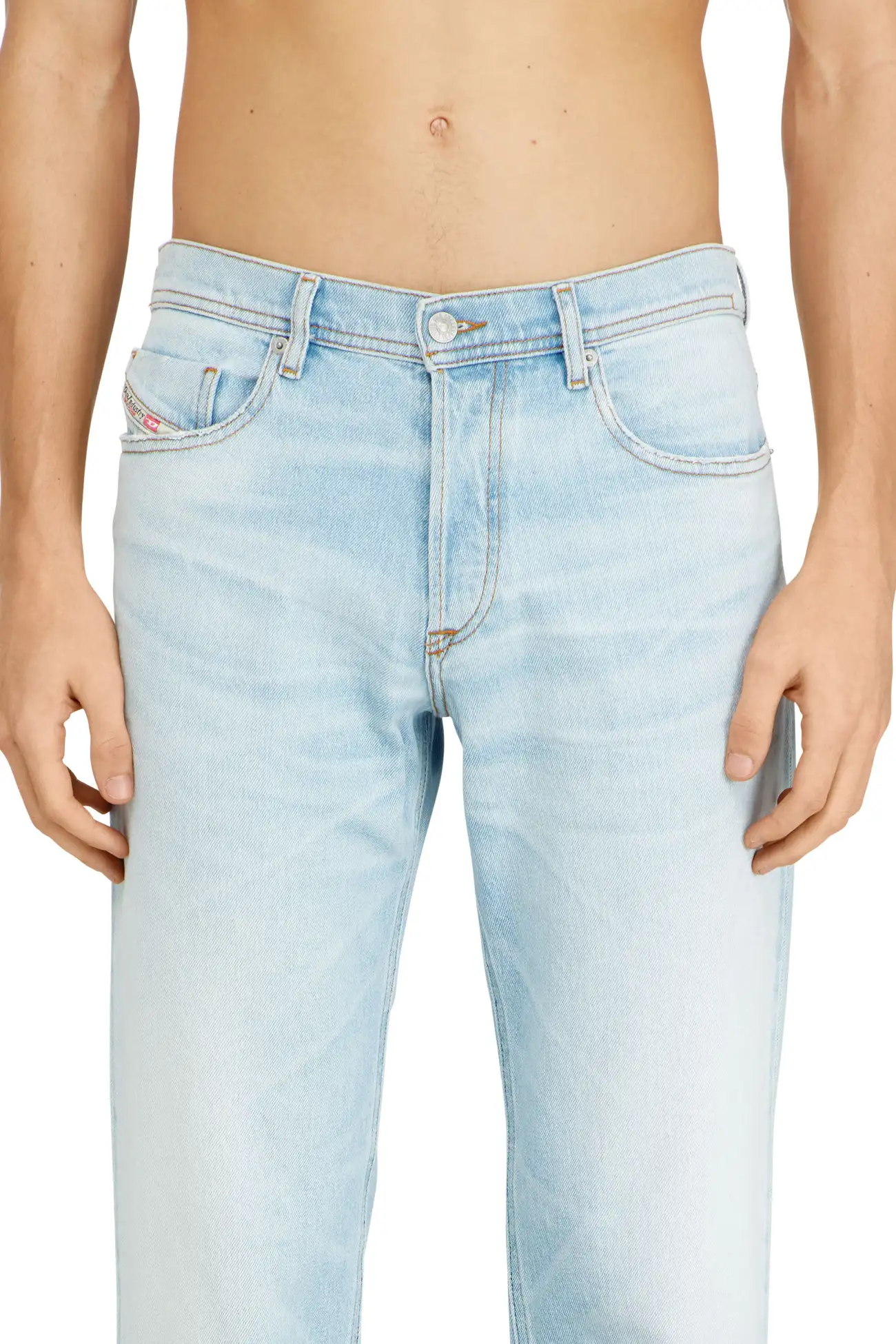2023 - די פיניטיב ג׳ינס בגזרה רגילה - כחול בהיר – תמונה 3
