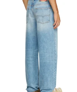 Alternative view of 2001 - די מאקרו ג'ינס בגזרה רחבה - כחול בהיר