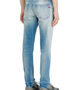 Alternative view of 2019 - די סטרוקט ג'ינס בגזרה צרה - כחול בהיר