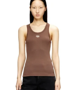 גופיית סריג ריב בגזרה צרה עם לוגו דיזל מתכתי - חום