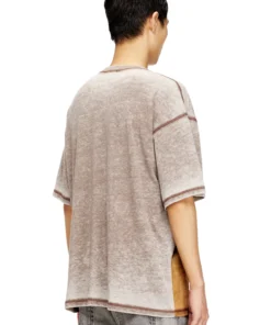 Alternative view of טישרט שרוול קצר בגזרה רפויה עם הדפס, ניטים ואפקט שטיפה - חום בהיר