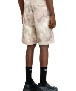 Alternative view of מכנסי טרנינג שורטס עם הדפס קמו דיגיטלי - בז'/חום