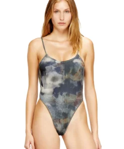 בגד ים חוטיני בסריגת ריב עם הדפס קמו בגזרה גבוהה - אפור/כחול